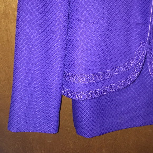 2 piece skirt suit - Picture 2 of 3